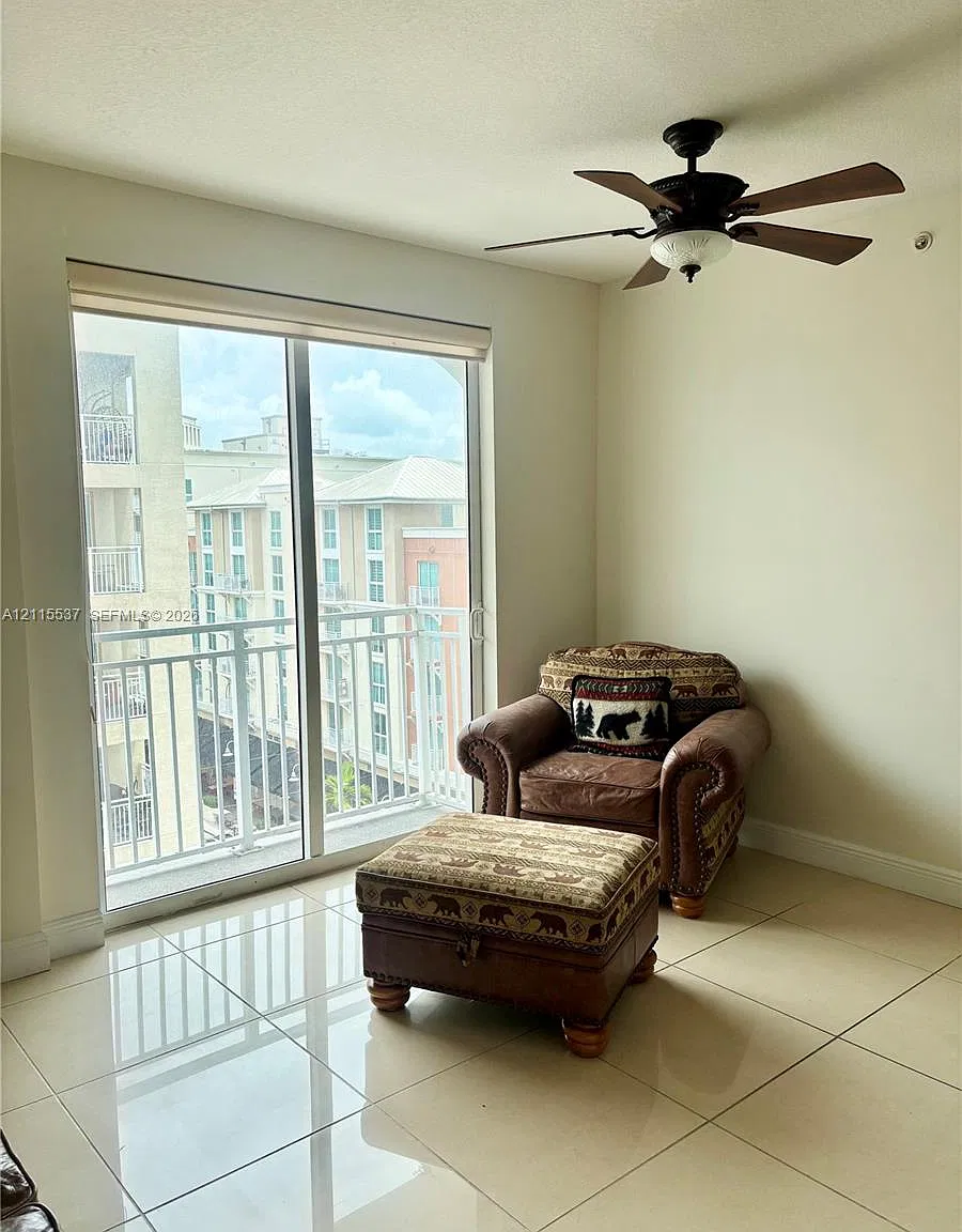 Downtown Dadeland Condo N — Photo 1