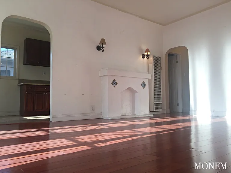 654 S Dunsmuir Ave — Photo 27