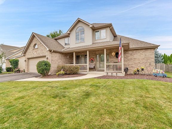 3rd image of 413 Windsor Dr