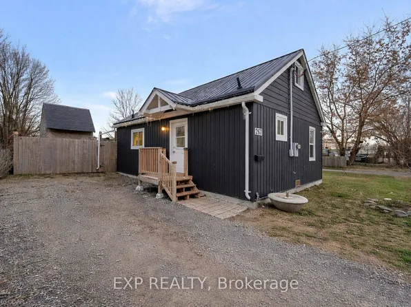 267 Station St, Belleville, ON K8N 2T9