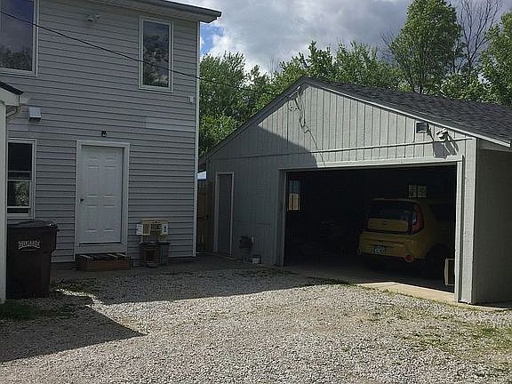2nd image of 1477 Woodville Pike