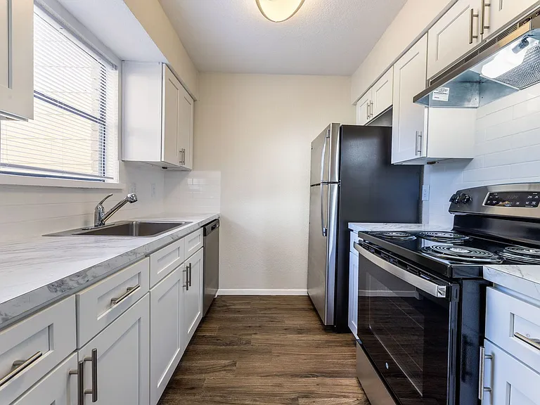 210 W Lake Dr — Photo 9