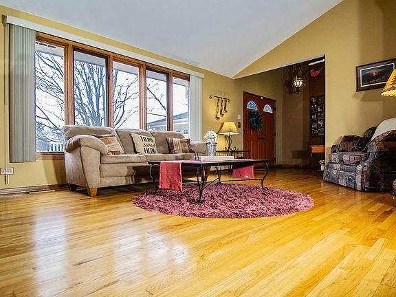 3rd image of 15340 S Paddock Ln
