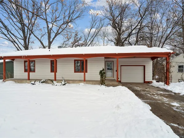 1440 Parkwood Dr SE, Cedar Rapids, IA 52403