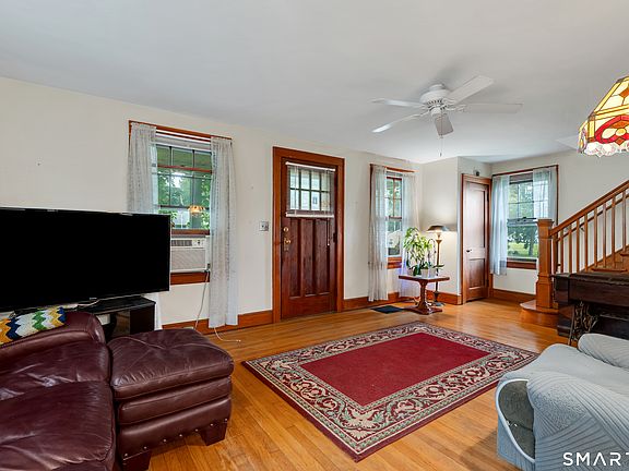 3rd image of 124 Hunt Lane
