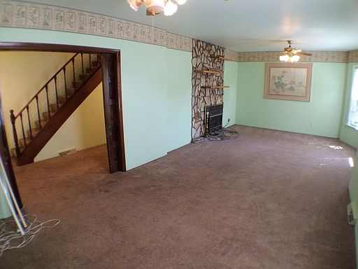 3rd image of 728 Main St
