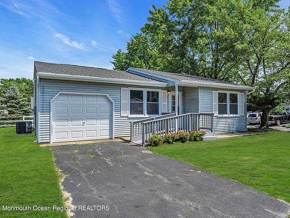 3rd image of 11 Westport Drive #71