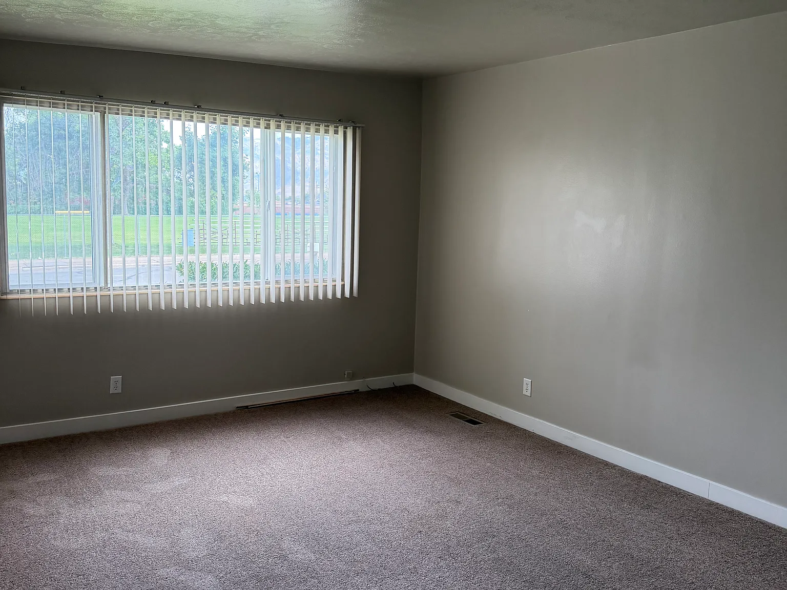 4 bed, 1780 sqft, $1,975 — Photo 3