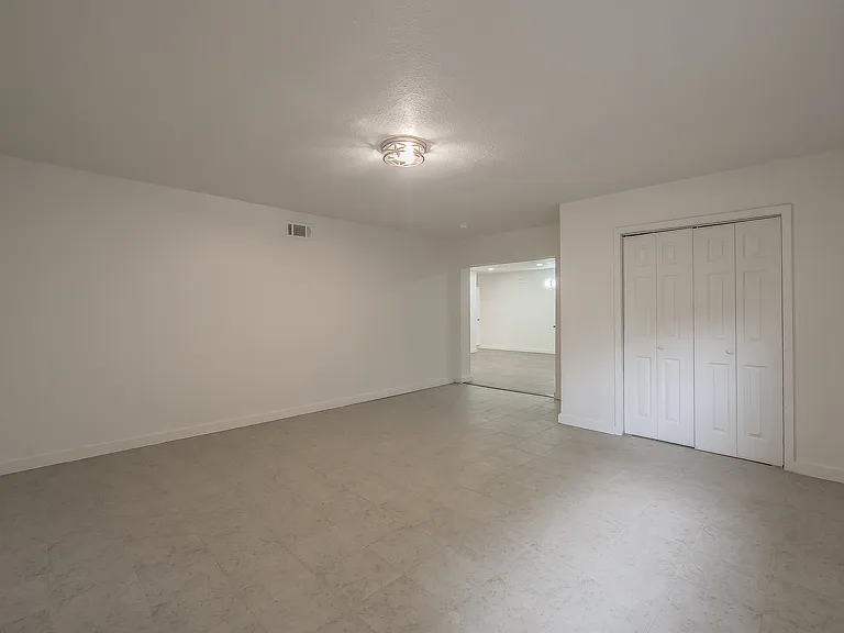 Glenhaven Dr — Photo 20