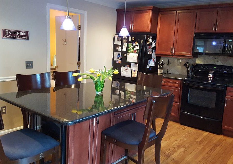 2nd image of 1001 Clausen Ln