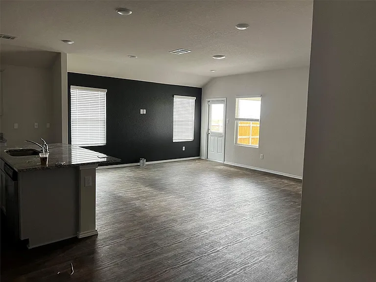 1009 Marvin Way — Photo 11