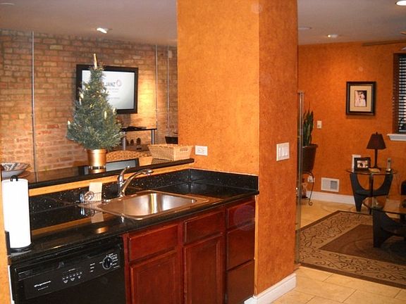 3rd image of 5940 S King Dr Unit 1W