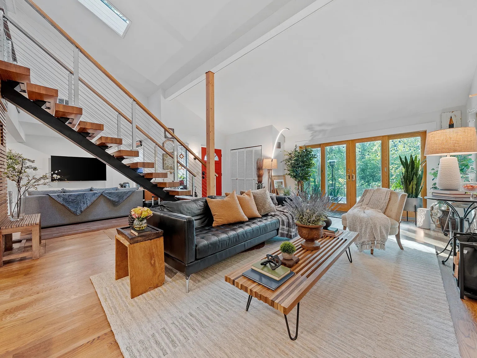 9999 NE Beach Crest Dr — Photo 1