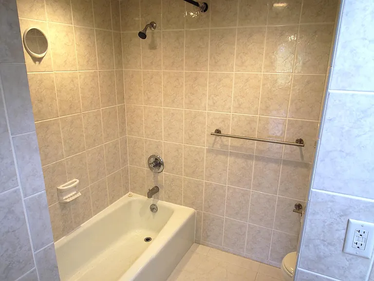 2621 Cove Cay Dr #405 — Photo 12