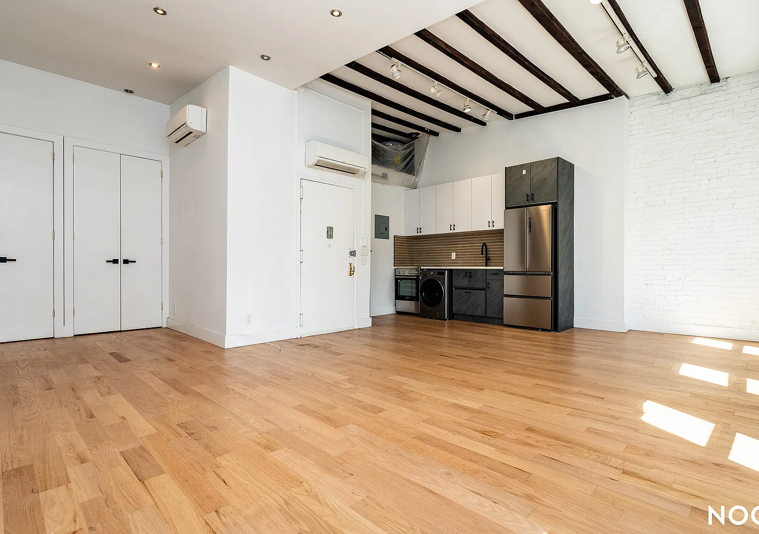 98 Moore Street — Photo 3