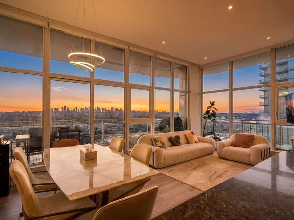 5333 Goring St #3105, Burnaby, BC V5B 0B6