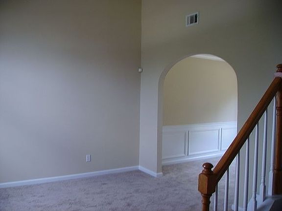 5th image of 220 Windy Cir