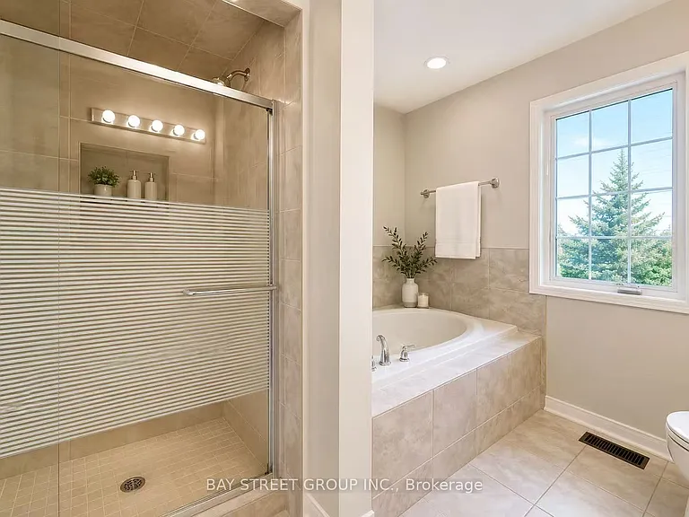 3168 Cabano Cres — Photo 23