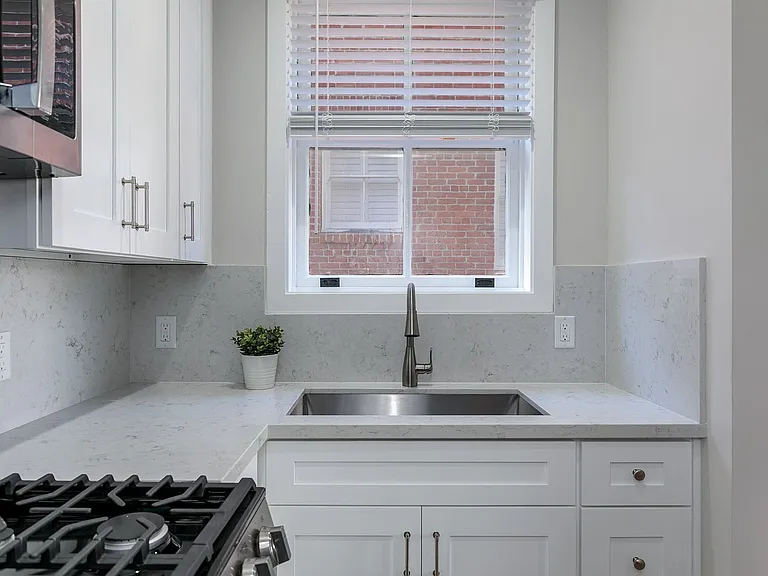 149 S Los Robles Ave — Photo 53