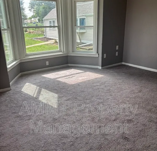 1838 J Ave NE — Photo 2