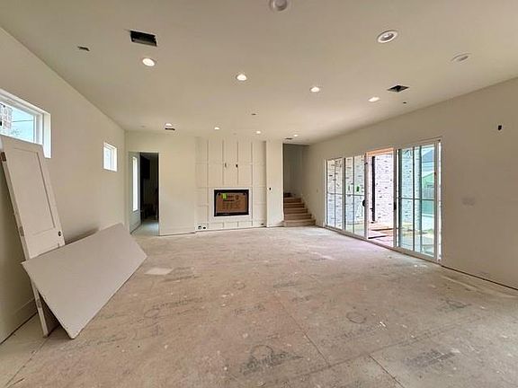 5th image of 1402 Del Norte St