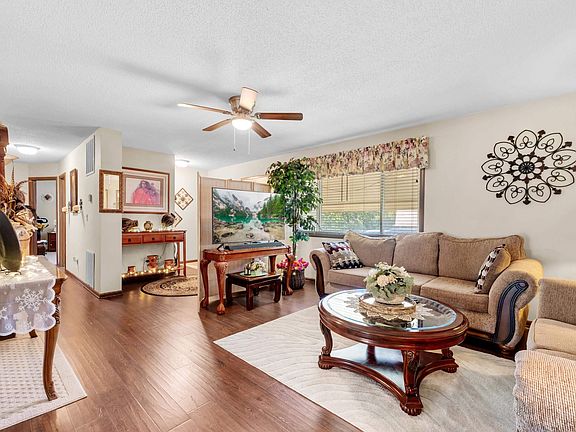 5th image of 38 Foxridge Ln
