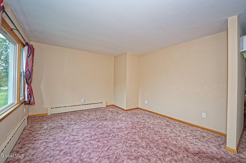5th image of 129 Stewart Lane