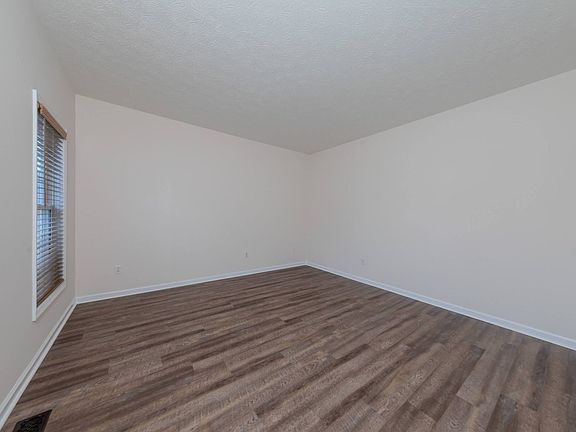 3rd image of 103 Bluffs Cir