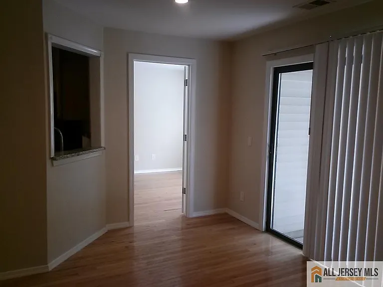 510 Sunshine Ct — Photo 7