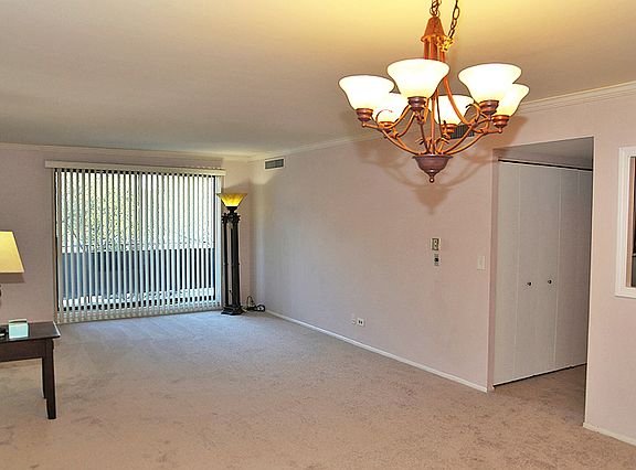 2nd image of 720 Wellington Ave Unit 202