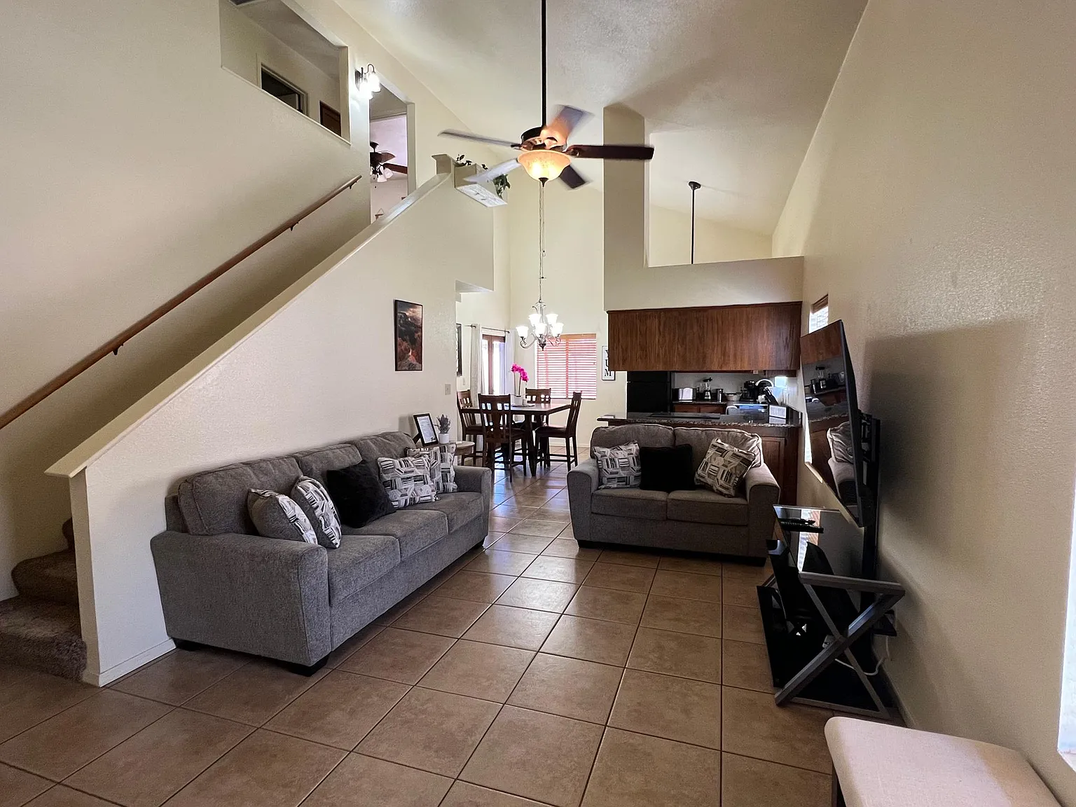 3 bed, 2.5 bath, 1184 sqft, $1,700 — Photo 2