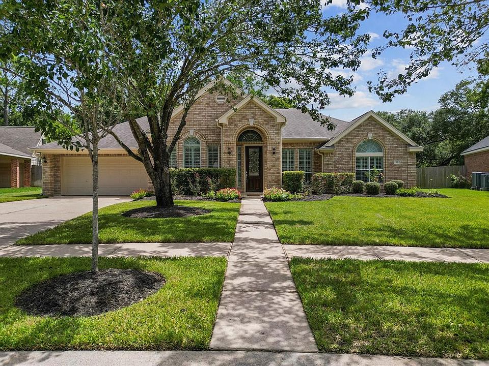 1st image of 316 Winding Oak Lane
