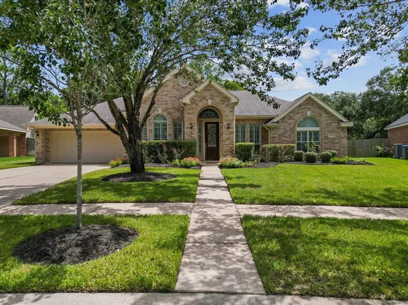 316 Winding Oak Lane, League City, TX 77573