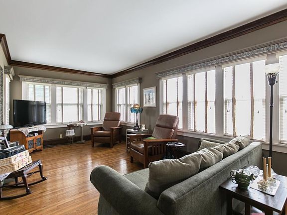 2nd image of 2015 19th Ave NE