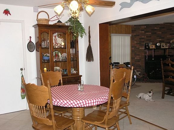 Eat in Kitchen 