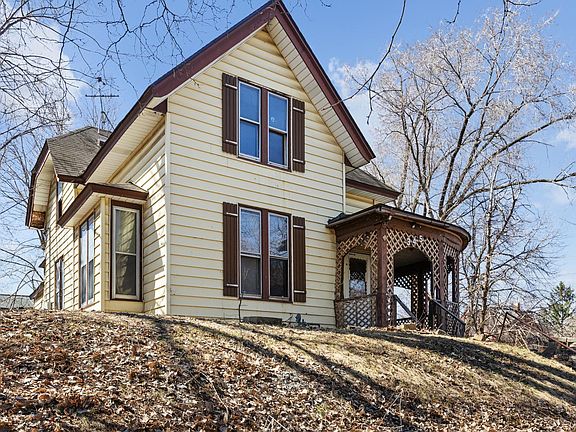 4th image of 345 Maple St