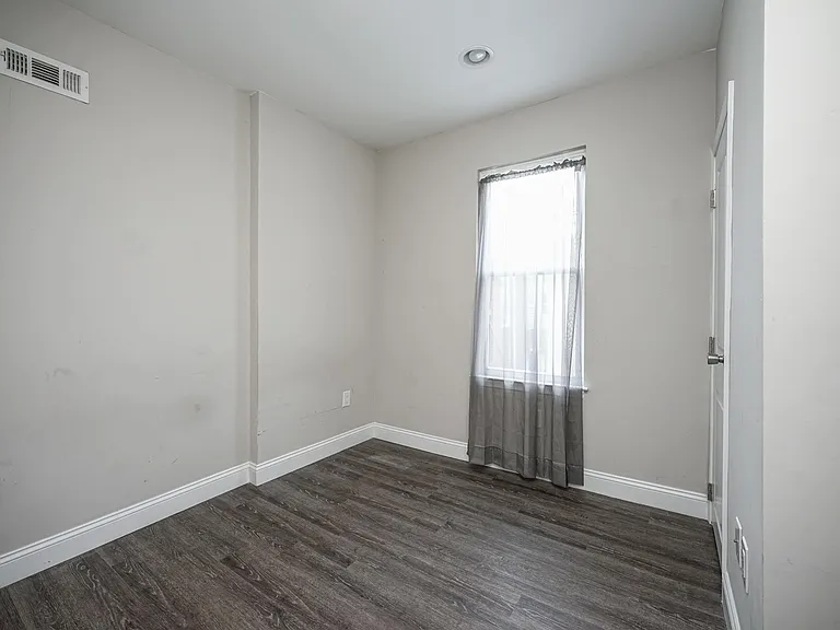 1502 S Bailey St — Photo 11