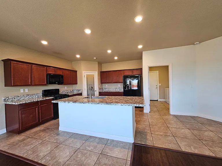 18187 Kodiak Bear Ct — Photo 8