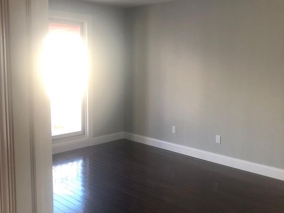 4th image of 57 Bloomfield Ave #37