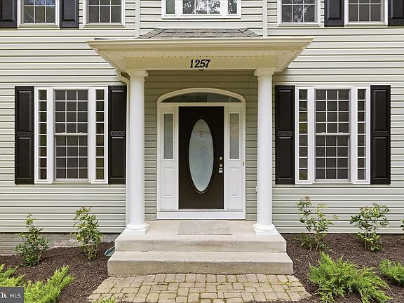 4th image of 1257 Lakeview Dr