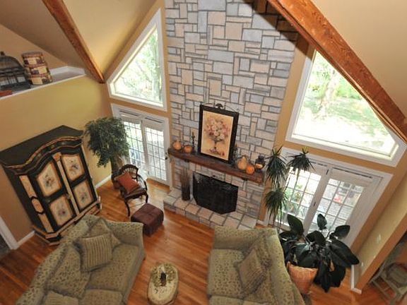 4th image of 3055 Waterbury Ct