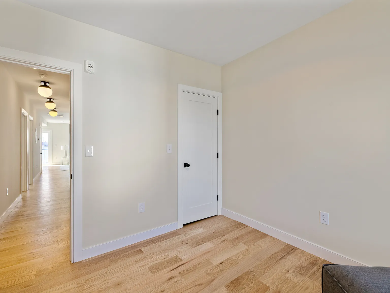 4 bed, 10 sqft, $5,400 — Photo 4