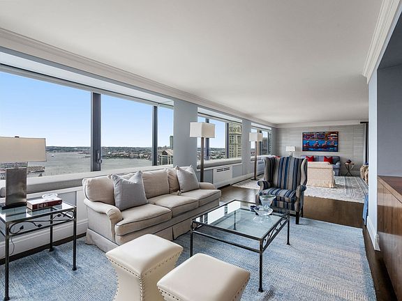 4th image of 85 E India Row #26-A/B