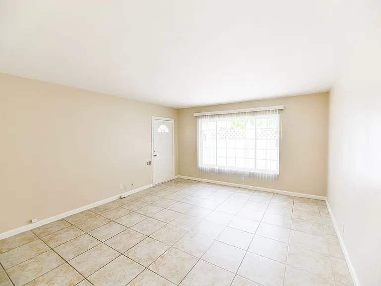 219 W Avenida Palizada — Photo 9
