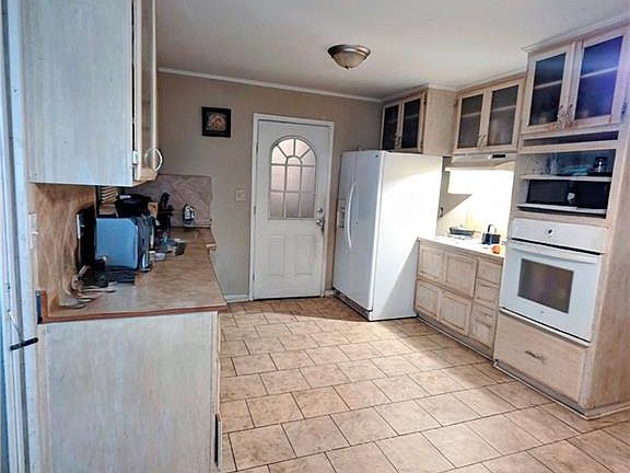 4th image of 4509 E 113th St