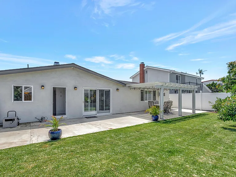 9131 Warfield Dr — Photo 60