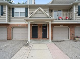 49211 W Woods Dr, Shelby Township, MI