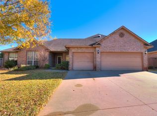 6312 Woodcreek Dr, Oklahoma City, OK 73122