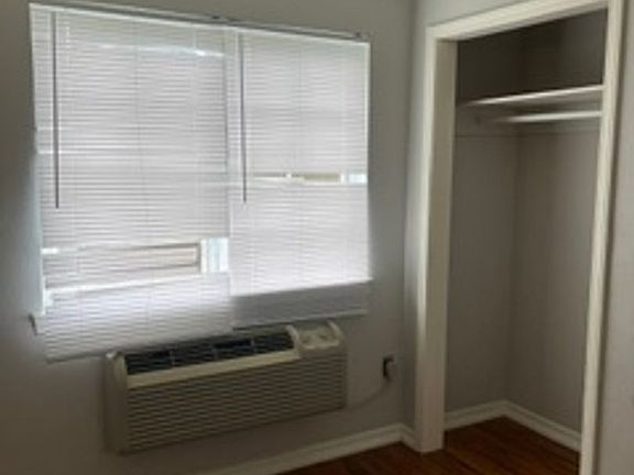 4th image of 204 Fort St #7