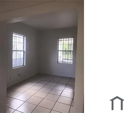 808 S Locust Ave — Photo 3